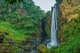 Laxapana,Waterfall,From,Sri,Lanka